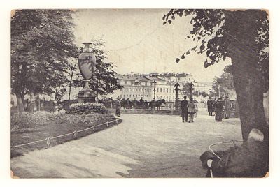 Петроград. Летний сад. Открытка. Начало ХХ в. 627. К. Леонтьев. Размеры 9,1х13,9 см. Уголки 