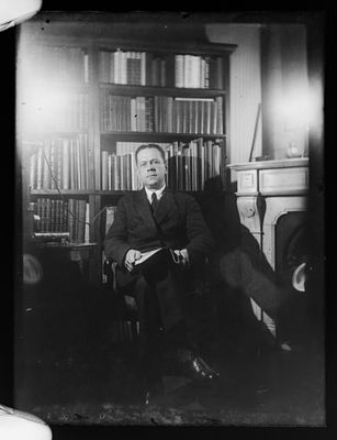 [Неопубликованное] Михаил Леонидович Лозинский. Фотопластина в негативе. 1930-е. Формат 90х120 