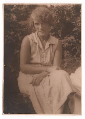 Ада Ивановна Оношкович-Яцына. Фотография. 1930-е. Формат 170х120 мм. Легкие потертости и 