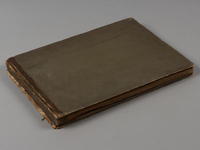 Альбом с фотографиями Ады Оношкович-Яцыны с мужем и сыном. Батилиман, Ленинград, Петергоф. 1930. 