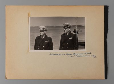 Владивосток. Е.Е. Шведе с М.С. Лактононовым. Лист из альбома. 1957. Всего 4 фотографии: 