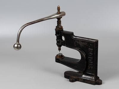 Ручной заклепочный пресс. Rodus. кон. XIX в. Металл, чугун, литье. Высота 28,5 см. Литая 