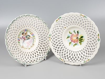 Семикаракорская керамика. Декоративные тарелки с прорезным бортом. 2 шт. 1990-е. Керамика, роспись.