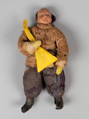 Елочная игрушка. Балалаечник. СССР, 1940-1950-е. Вата, канифольная маска. Размер 12,5х6,5х4 см. 