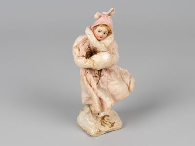 Елочная игрушка. Девушка с муфтой (Снегурочка). Артель &laquo;Изокульт&raquo;, пер. пол. XX в. Вата. Высота 