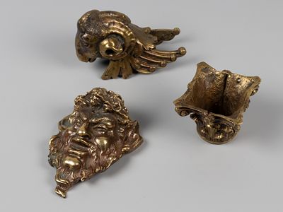 Фигурные мебельные накладки. 3 шт. Фавн, Баран, Капитель. XIX в. Бронза, позолота. 1. Баран. 