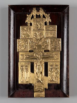 Крест киотный. Распятие с предстоящими и избранными иконами. XIX в. Медное литье, пайка. Размер 