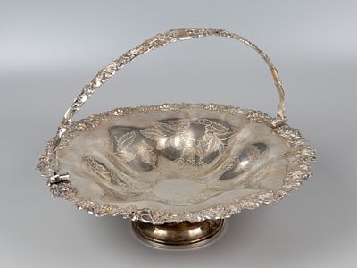 Фруктовница с ручкой. Растительный рельеф. Российская империя, пер. четв. XIX в. Медь 