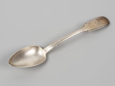 Ложка столовая с дарственной и монограммой &laquo;МА&raquo;. Санкт-Петербург, 1875 г. Бел. металл, штихель. 