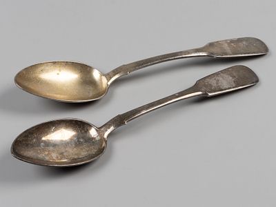 Ложки столовые. 2 шт. Москва, 1874 г. Бел. металл. Вес 135 гр. Длина 20,3 см. Клеймо: "84" 