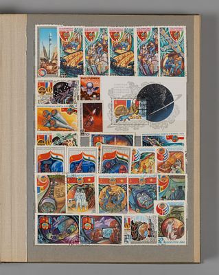 Альбом с марками разных стран. 500+ шт. Космос и др. 1950-1980-е. Размер альбома 29.5х23 см. 10 