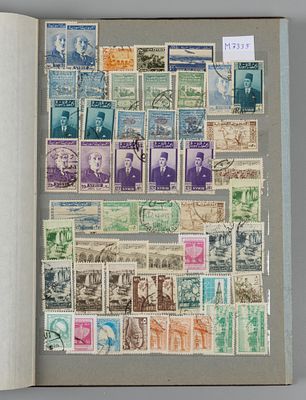 Кляссеp (10 листов) с почтовыми марками стран Азии и Африки. Содержит 814 негашеных и гашеных 