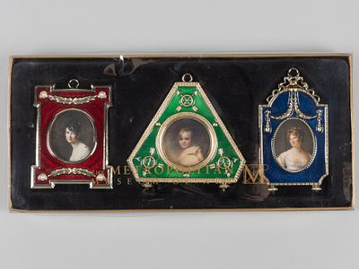Metropolitan museum. Набор рамок по работам Фаберже. 3 шт. 2020-е. Металл, эмаль. Красная 
