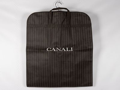 Canali. Вешалка и чехол для одежды. XXI в. Ширина вешалки 45 см. Размер чехла 60х137,5х10 см. 