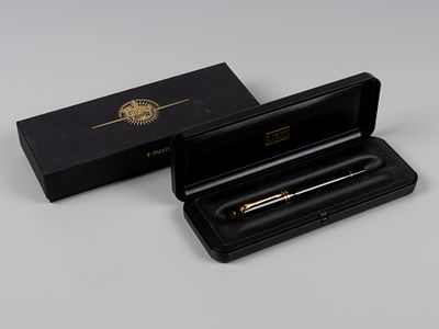 Parker DUOFOLD. Авторучка с золотым пером. В родной упаковке. Перо: 18к/750 пр. Корпус: литой 