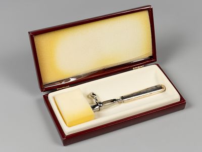 Зажим для ножек конфи. Robbe & Berking 2000-е Серебрение. В родной коробке. Цены в официальных 