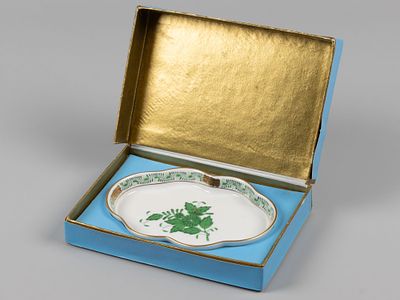 Herend. Розетка. Зеленый цветок. Венгрия, 1960-1980-е. Фарфор, деколь с подрисовкой, золочение. 