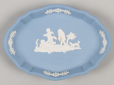 Wedgwood. Лоток. Играющие путти. Англия, 1960-е. Бисквитный фарфор, pate-sur-pate. Размер 11 