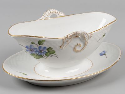 Bing & Gr&oslash;ndahl. Соусник. Морские коньки. Дания, пер. пол. XX в. Фарфор, надглазурная роспись. В 