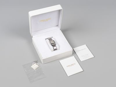 Nina Ricci. Часы женские в родной коробке. Швейцария 2000 г. Сертификаты. Размер коробки 13х13х5 