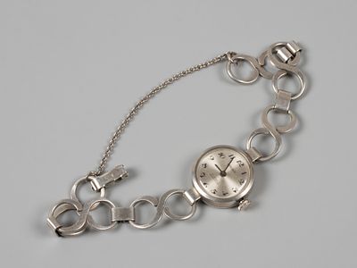 Часы дамские Chelsia с браслетом. Механические. Сер. ХХ в. Бел. металл. В рабочем состоянии. Общ 