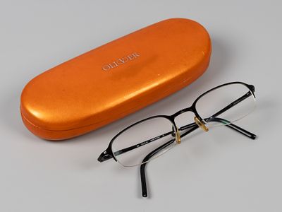 Oliver by Valentino. Очки для зрения. OL 137. Италия, 1990-е. В оригинальном футляре. Ширина 