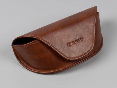 Gant. Чехол для очков. Великобритания, 2010-е. Размер 17х8,5 см. Следы бытования, потертости и 