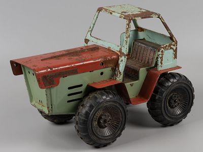 Игрушка. Трактор. СССР, 1970-е. Жесть. Размер 20,5х33х17 см. Следы бытования, потертости и 