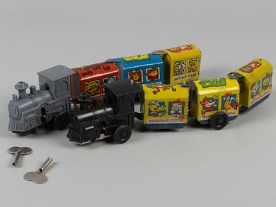 Веселый поезд. Два состава. 2 ключа. СССР, 1970-1980-е. Жесть, колкий пластик. Длина 23.5 см. 