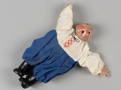 Казак Чуб. Мягкая игрушка. Ф-ка 8 Марта, СССР. Тряпичное туловище, пластик. Высота 16 см. Утрата 