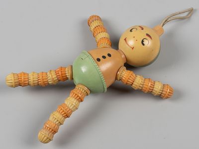 Погремушка Капитошка. Игрушка. СССР, 1970-е. Колкий пластик. Высота 15 см. Потертости. Внешне 