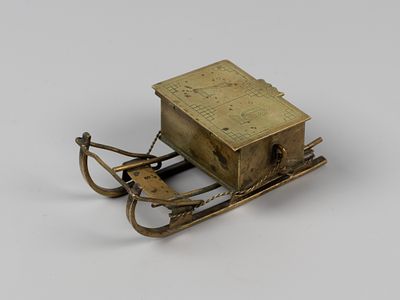 Марочница. Сани. Часть письменного набора. Начало ХХ в. Латунь. Для марок номиналом 5 и 7 