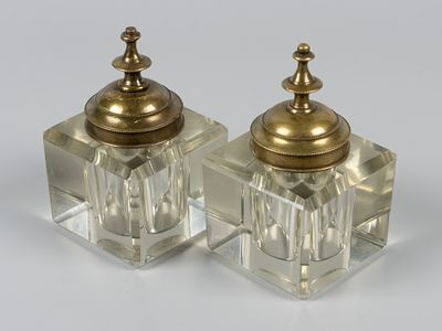 Чернильницы парные. 2 шт. руб. XIX-XX вв. Хрусталь, прессование, гранение, латунь. Размер 6,3х6 