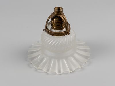 Плафон от ночника с электрической фурнитурой. Перв пол. ХХ в. Матовое стекло. Латунь. Внешний 
