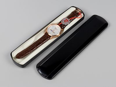 Часы Heiz. 70 лет Победы. 2015 г. В родной упаковке. Размер коробки 5.5х26х2.5 см. Требуется 