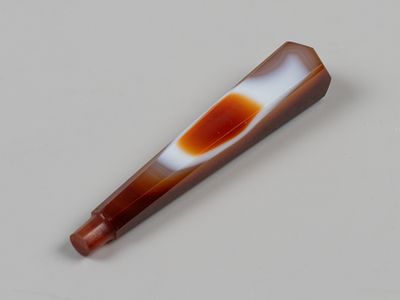 Ручка, заготовка. Агат. Рубеж XIX-XX вв. Размер 57х9х9 мм. Следы бытования. В остальном 