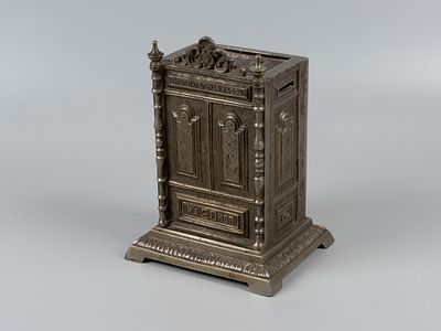 Копилка механическая. Сберегательная касса. Фабрика &laquo;Труд&raquo;. Польша в РИ. нач. XX в. Железо 