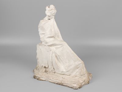 Скульптура. Натурщица (Дуня). Авт. Трубецкой П.П. XX в. Гипс. Высота 42 см. Подпись автора в 