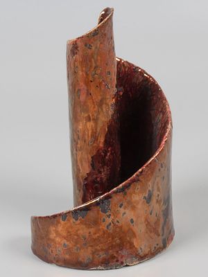 Авт. Цыганков В.Н. Статуэтка. Спираль. Ленинград, 1976 г. Керамика, металлическая глазурь. Высот 