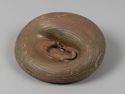 Авт. Цыганков В.Н. Декоративная форма. Ленинград, 1982 г. Керамика. Размер 14,5х15 см. В тесте 