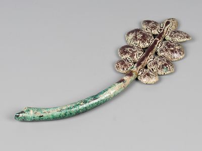 Авт. Цыганков В.Н. Скульптура авторская. Зеленая ветвь. Ленинград, 1982 г. Шамот, глазурь. Разме 