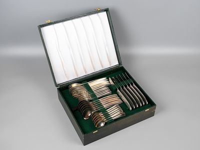 Составной лот. Набор столовых приборов. 30 предм. WMF. Германия, 1920-1930-е. Серебрение. В футляре.