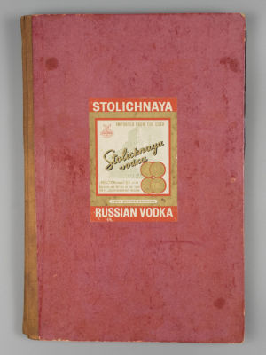 Альбом с этикетками от алкогольных и безалкогольных напитков. 1950-е–1960-е гг. Около 125 