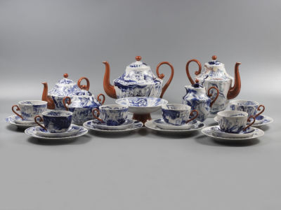 Г.А.В. Траугот. Авторский сервиз &laquo;Морской с коралловыми ручками&raquo;. 24 предмета. Фарфор ЛФЗ-ИФЗ. 