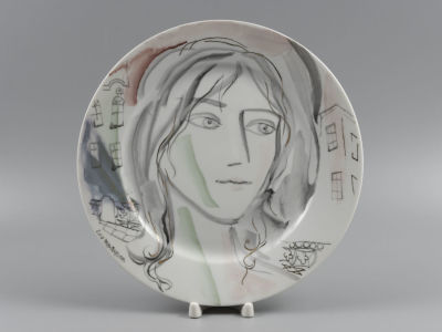 Г.А.В. Траугот. Авторская тарелка. &laquo;Девушка на набережной&raquo;. Фарфор, ручная роспись. 2000-е гг. Д 