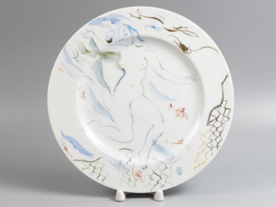 Г.А.В. Траугот. &laquo;Ню. Девушка с рыбками&raquo;. Авторская тарелка. Фарфор. ЛФЗ. 1990-е гг. &laquo;Ню. 