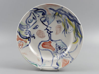 Г.А.В. Траугот. Авторская тарелка. &laquo;Поцелуй&raquo;. Фарфор, ручная роспись. 2000-е гг. Диаметр 31 см. 