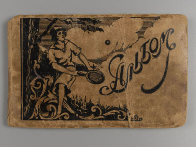 Девичий альбом с наклейками, переводными картинками и стихами. 1930-е гг. Размер 18х11,5х0,8 