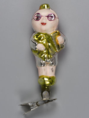 Елочная игрушка. &laquo;Вишенка&raquo; На прищепке. Стекло, роспись. 1950-1960-е гг. Размеры 10х4х3,2 см. 