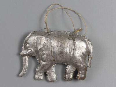 Елочная игрушка. Слон. Дрезденская. Картонаж. Первая пол. ХХ в. Размеры 9,5х7,5х2,5 см. 
Общие 
